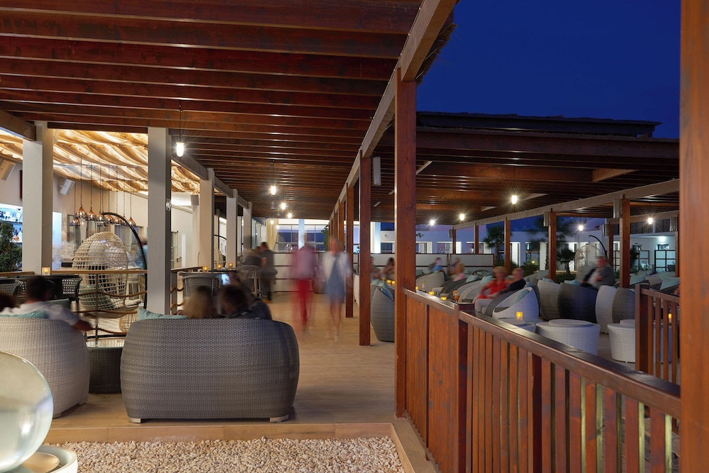 Melia Laguna Beach Resort - Adults Only — Restaurant & bars in Santa Maria