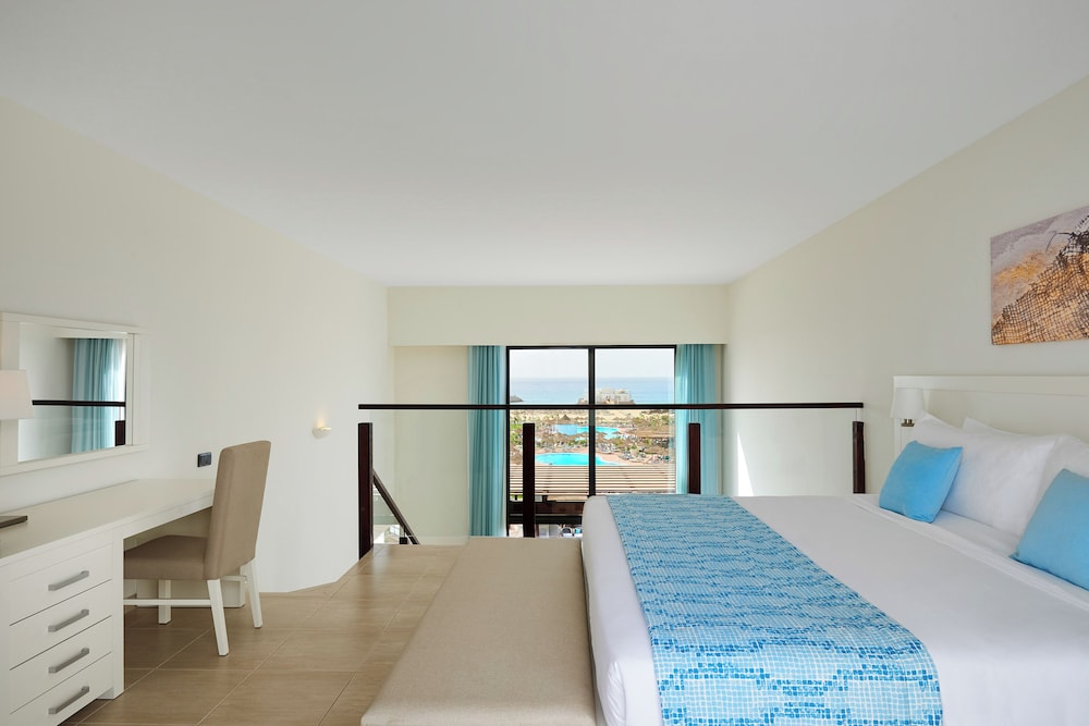 Melia Laguna Beach Resort - Adults Only — Hotel rooms in Santa Maria