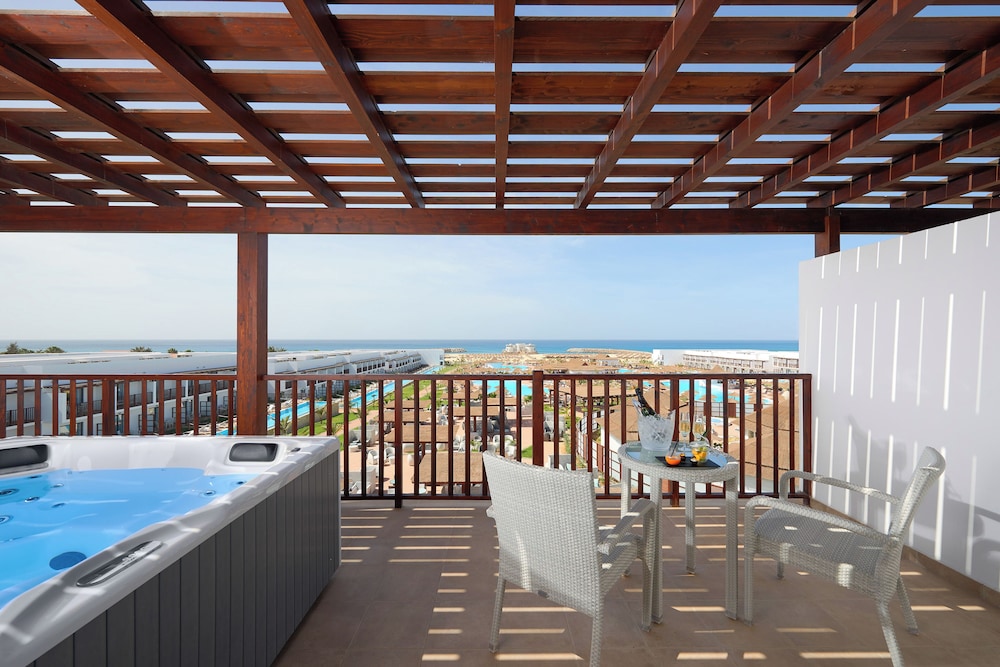 Melia Laguna Beach Resort - Adults Only — Hotel rooms in Santa Maria