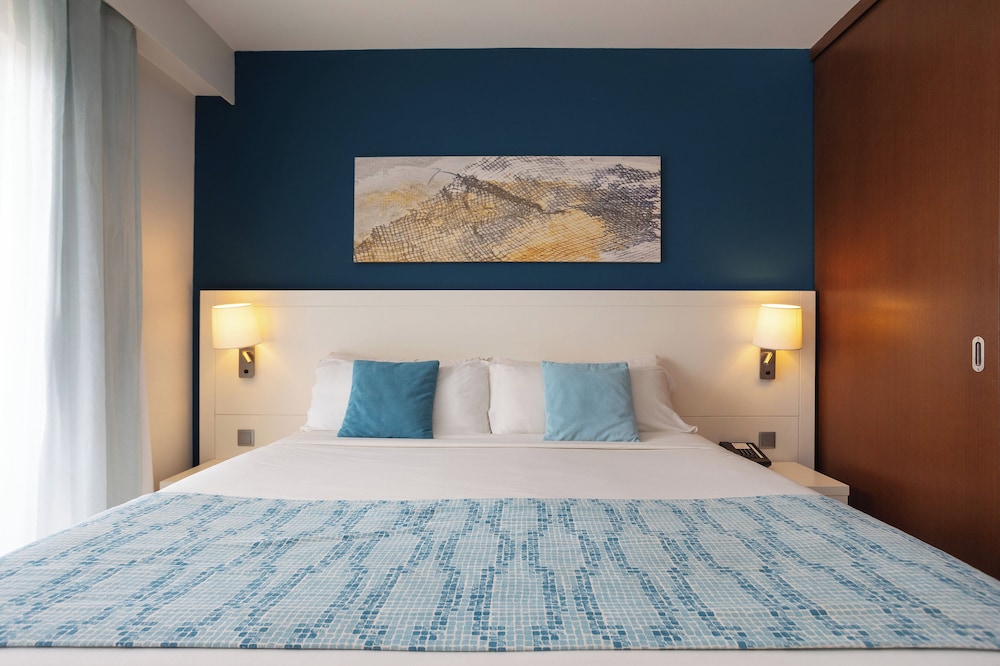 Melia Laguna Beach Resort - Adults Only — Hotel rooms in Santa Maria