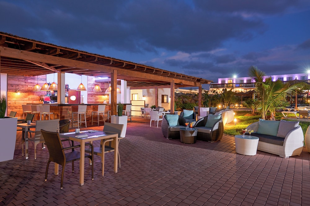 Melia Laguna Beach Resort - Adults Only — Restaurant & bars in Santa Maria