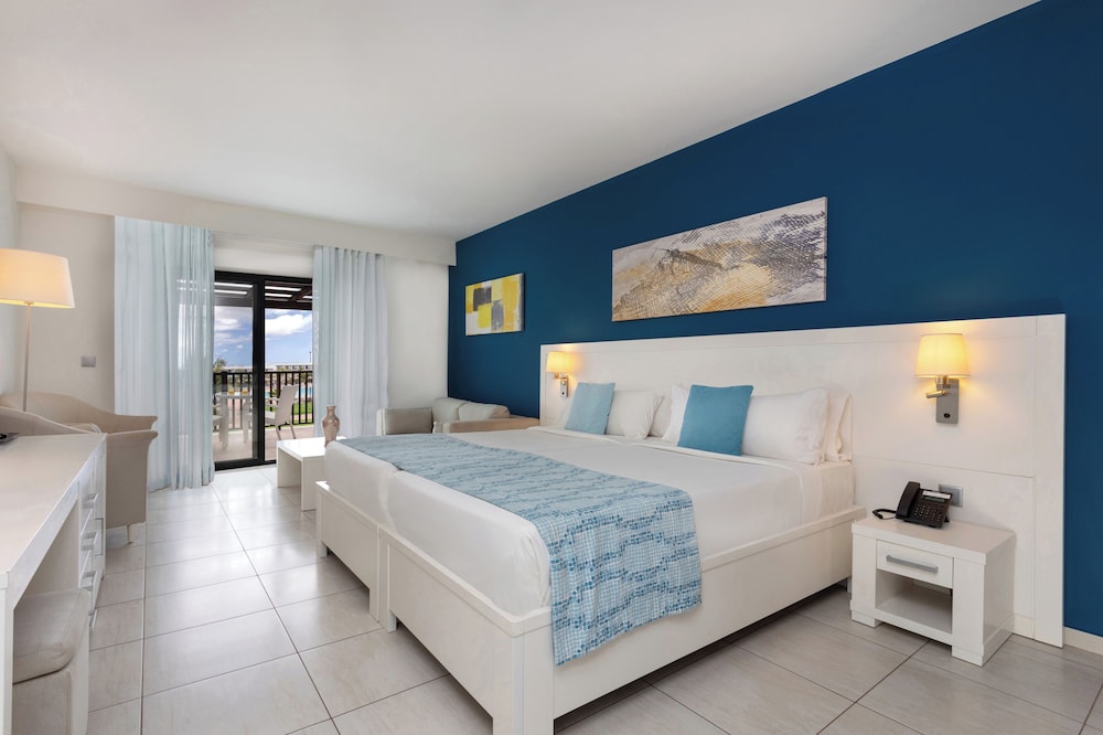 Melia Laguna Beach Resort - Adults Only — Hotel rooms in Santa Maria