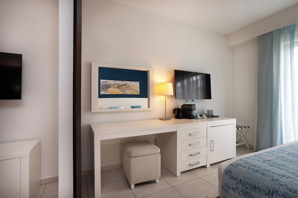 Melia Laguna Beach Resort - Adults Only — Hotel rooms in Santa Maria