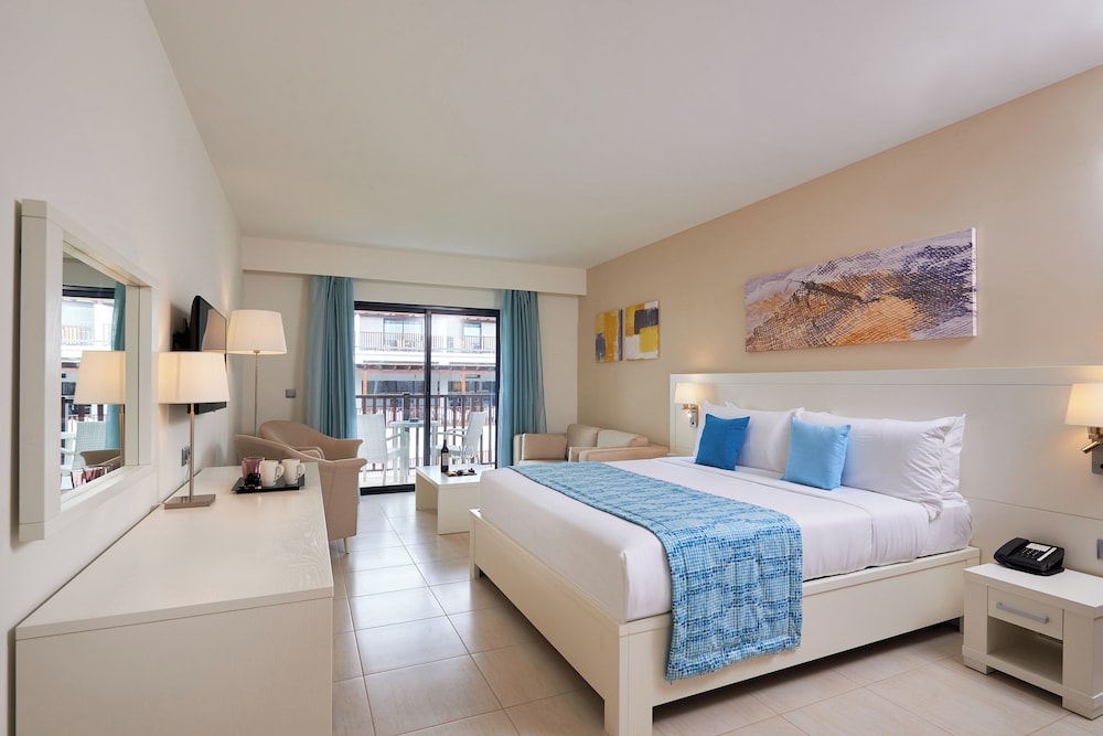 Melia Laguna Beach Resort - Adults Only — Hotel rooms in Santa Maria