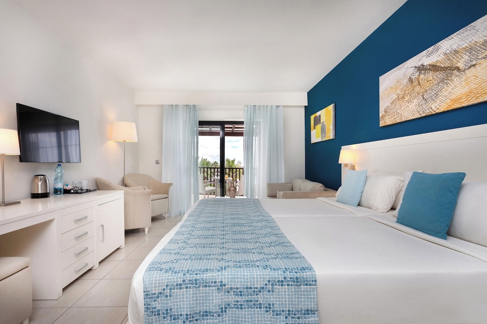 Melia Laguna Beach Resort - Adults Only — Hotel rooms in Santa Maria