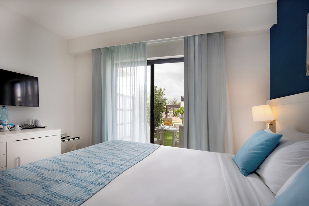 Melia Laguna Beach Resort - Adults Only — Hotel rooms in Santa Maria
