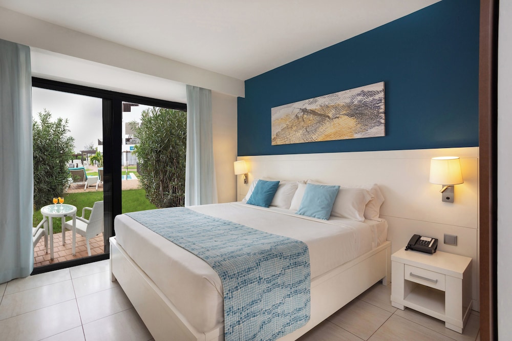 Melia Laguna Beach Resort - Adults Only — Hotel rooms in Santa Maria