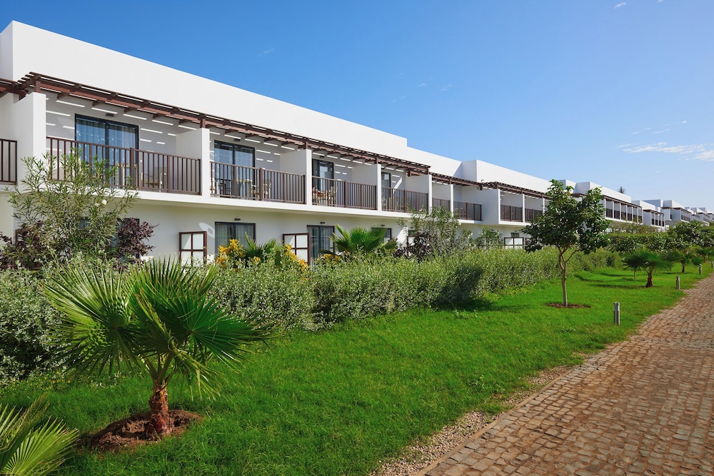 Melia Laguna Beach Resort - Adults Only — Hotel building in Santa Maria