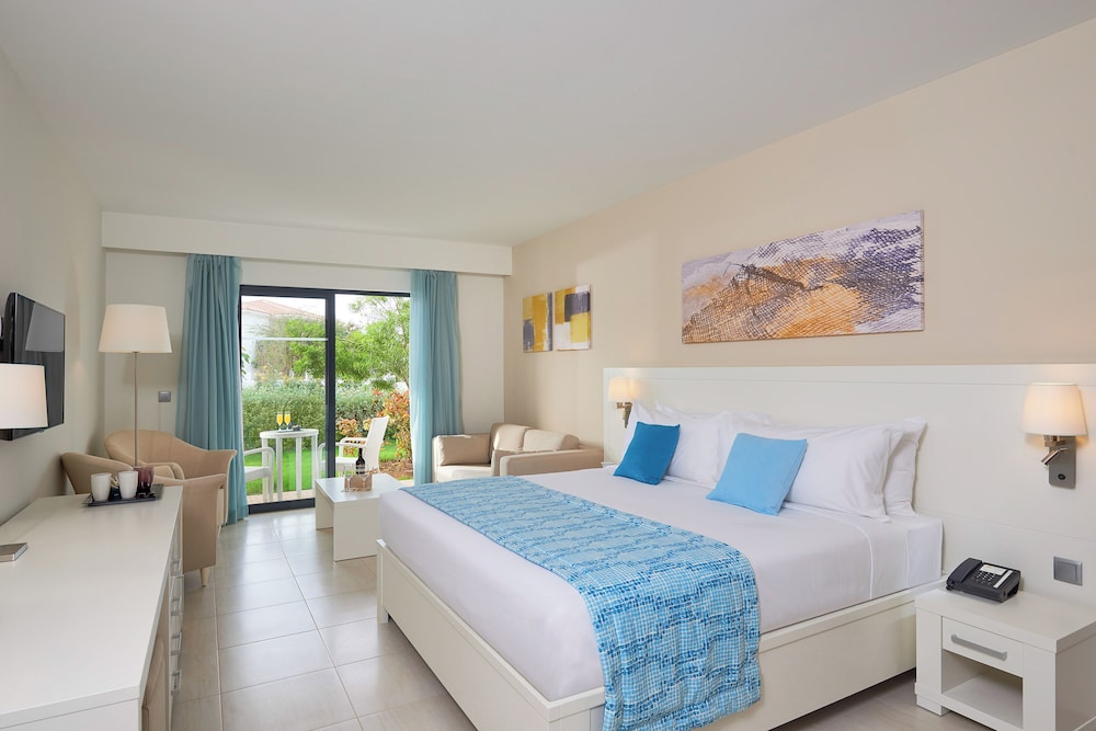 Melia Laguna Beach Resort - Adults Only — Hotel rooms in Santa Maria