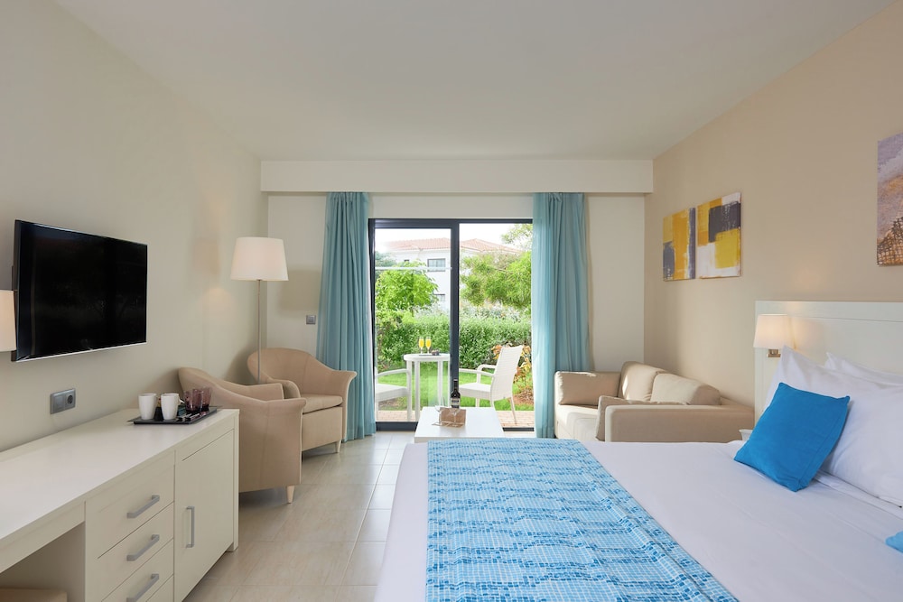 Melia Laguna Beach Resort - Adults Only — Hotel rooms in Santa Maria