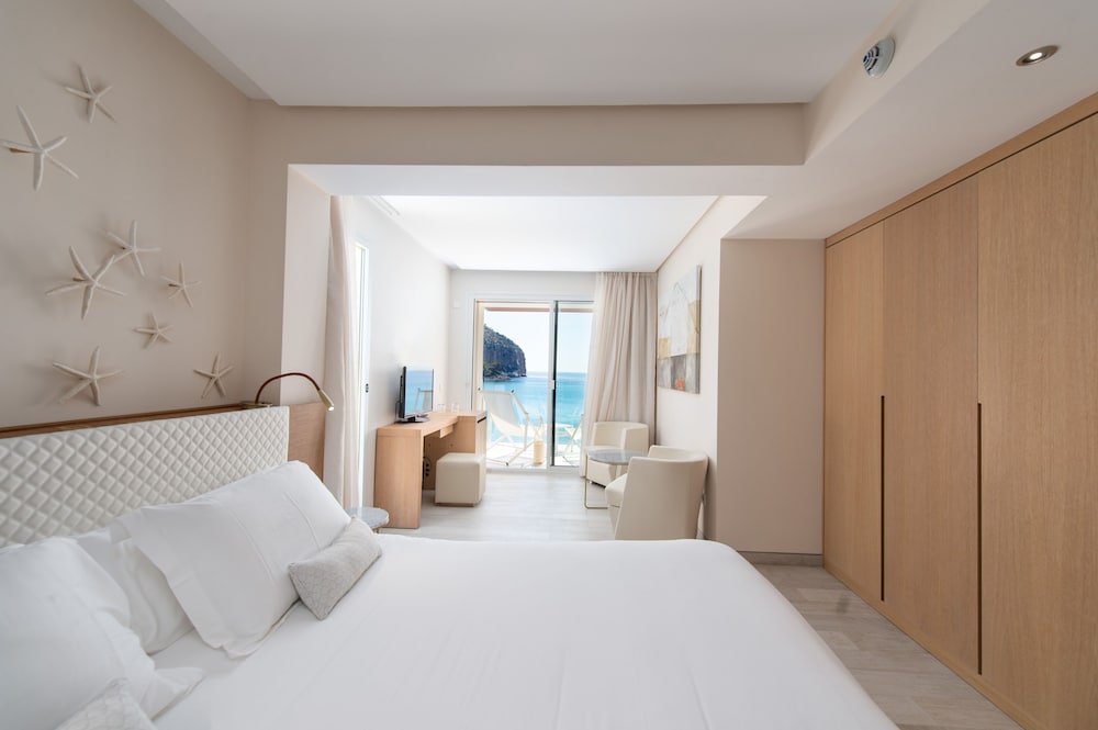 Melbeach Hotel & Spa - Adults Only — Hotel rooms in Canyamel, Balearic Islands
