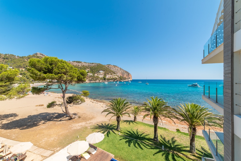 Melbeach Hotel & Spa - Adults Only — Beach in Canyamel, Balearic Islands