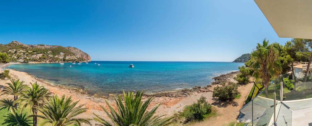 Melbeach Hotel & Spa - Adults Only — Beach in Canyamel, Balearic Islands