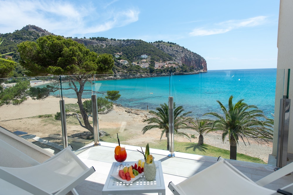 Melbeach Hotel & Spa - Adults Only — Beach in Canyamel, Balearic Islands