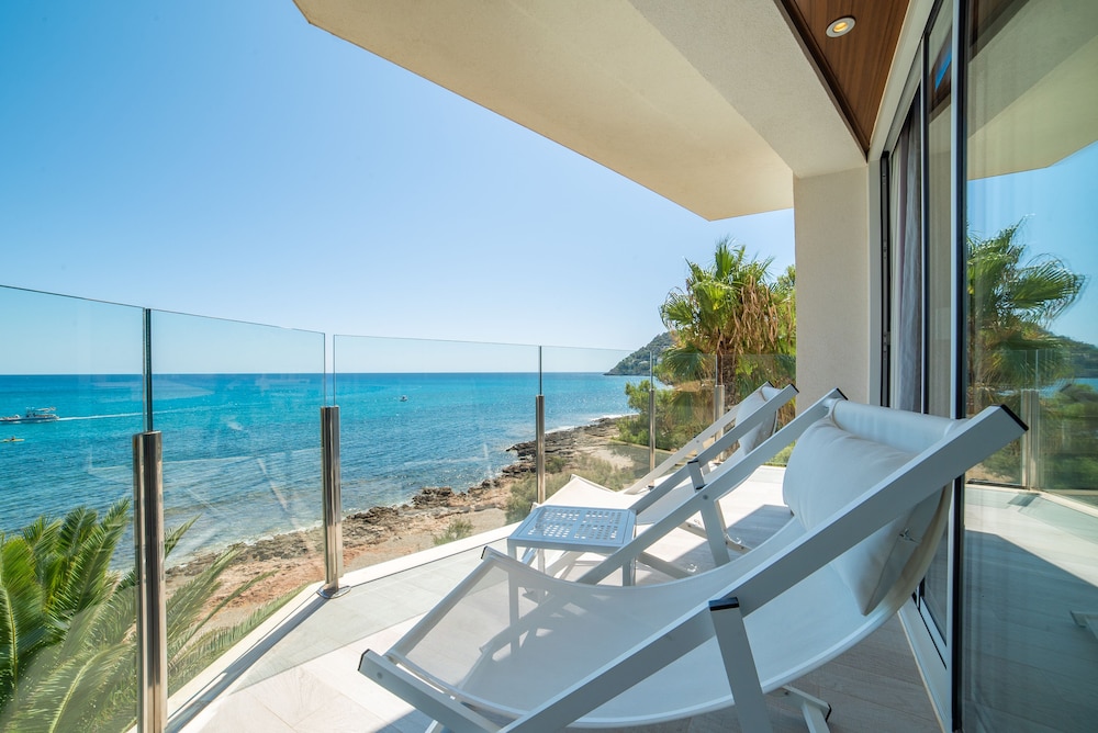 Melbeach Hotel & Spa - Adults Only — Hotel rooms in Canyamel, Balearic Islands