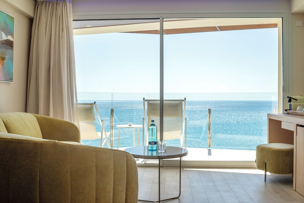 Melbeach Hotel & Spa - Adults Only — Hotel rooms in Canyamel, Balearic Islands