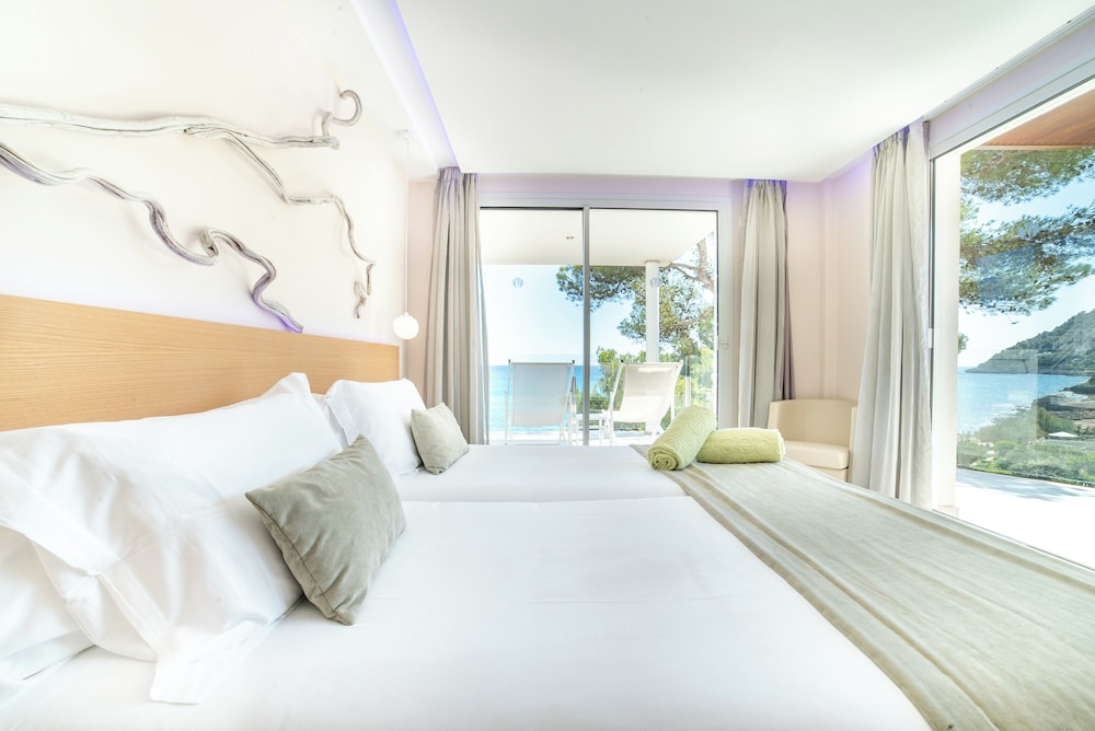 Melbeach Hotel & Spa - Adults Only — Hotel rooms in Canyamel, Balearic Islands