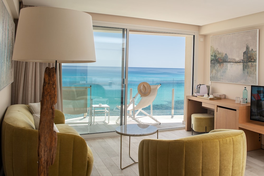Melbeach Hotel & Spa - Adults Only — Hotel rooms in Canyamel, Balearic Islands