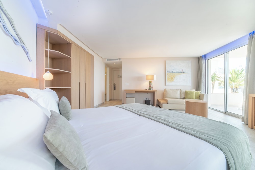 Melbeach Hotel & Spa - Adults Only — Hotel rooms in Canyamel, Balearic Islands