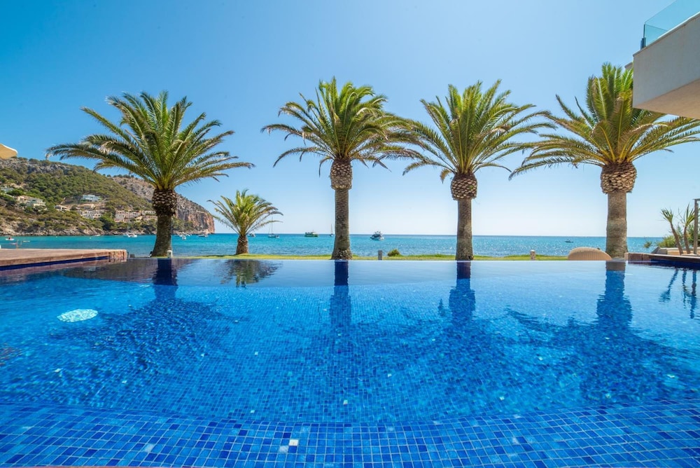 Melbeach Hotel & Spa - Adults Only — Swimming pool in Canyamel, Balearic Islands