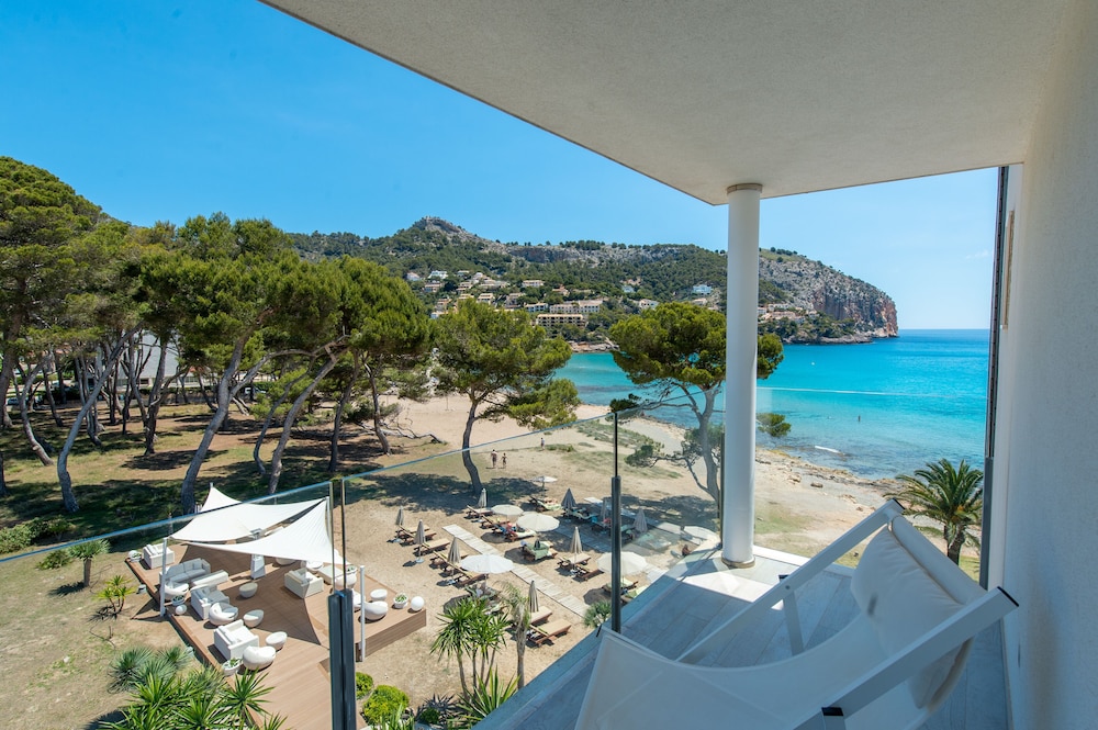 Melbeach Hotel & Spa - Adults Only — Beach in Canyamel, Balearic Islands