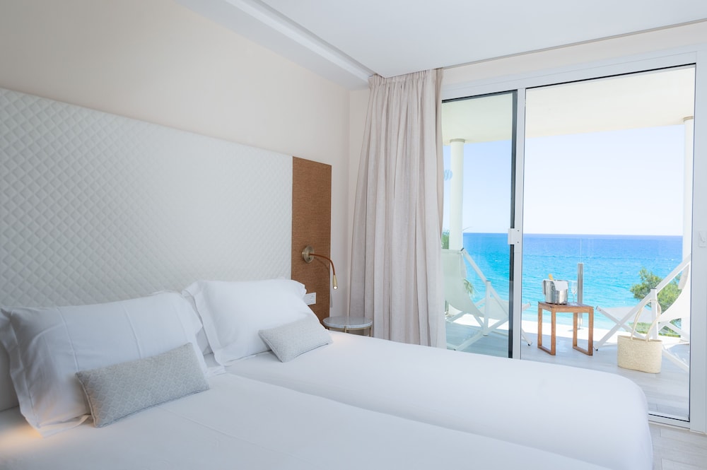 Melbeach Hotel & Spa - Adults Only — Hotel rooms in Canyamel, Balearic Islands