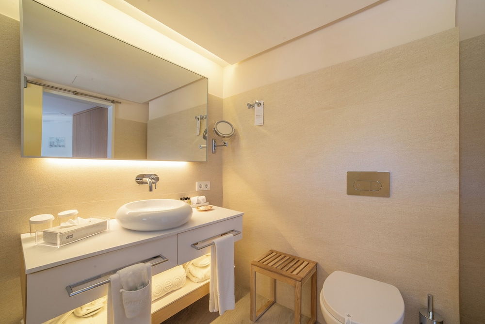 Melbeach Hotel & Spa - Adults Only — Hotel rooms in Canyamel, Balearic Islands