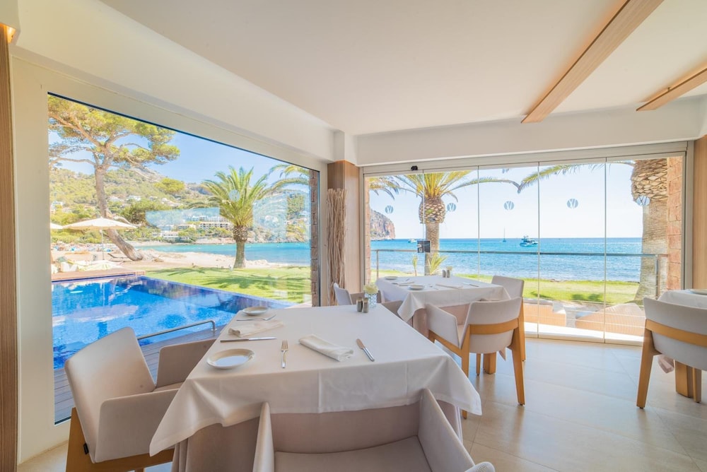 Melbeach Hotel & Spa - Adults Only — Restaurant & bars in Canyamel, Balearic Islands