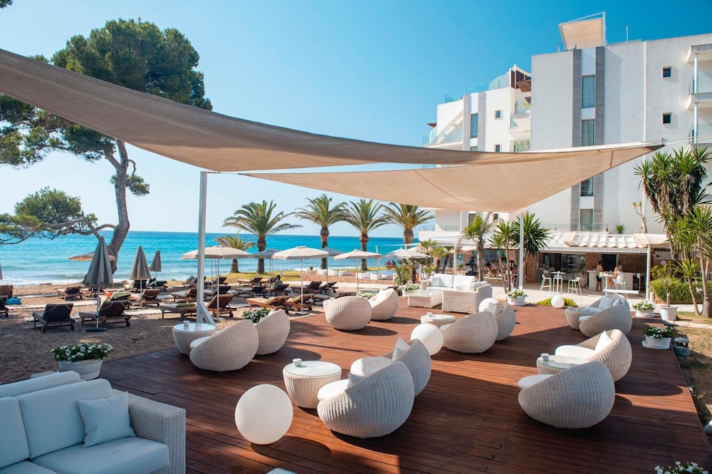 Melbeach Hotel & Spa - Adults Only — Beach in Canyamel, Balearic Islands