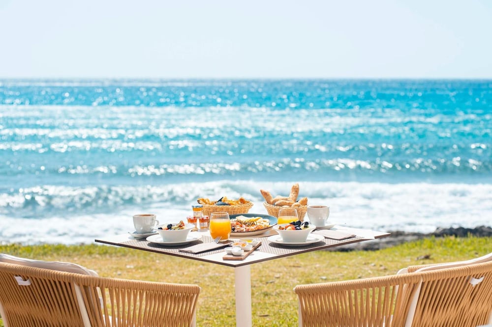 Melbeach Hotel & Spa - Adults Only — Restaurant & bars in Canyamel, Balearic Islands