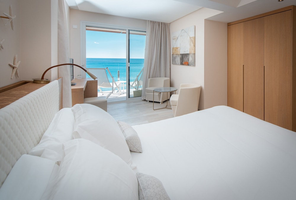 Melbeach Hotel & Spa - Adults Only — Hotel rooms in Canyamel, Balearic Islands