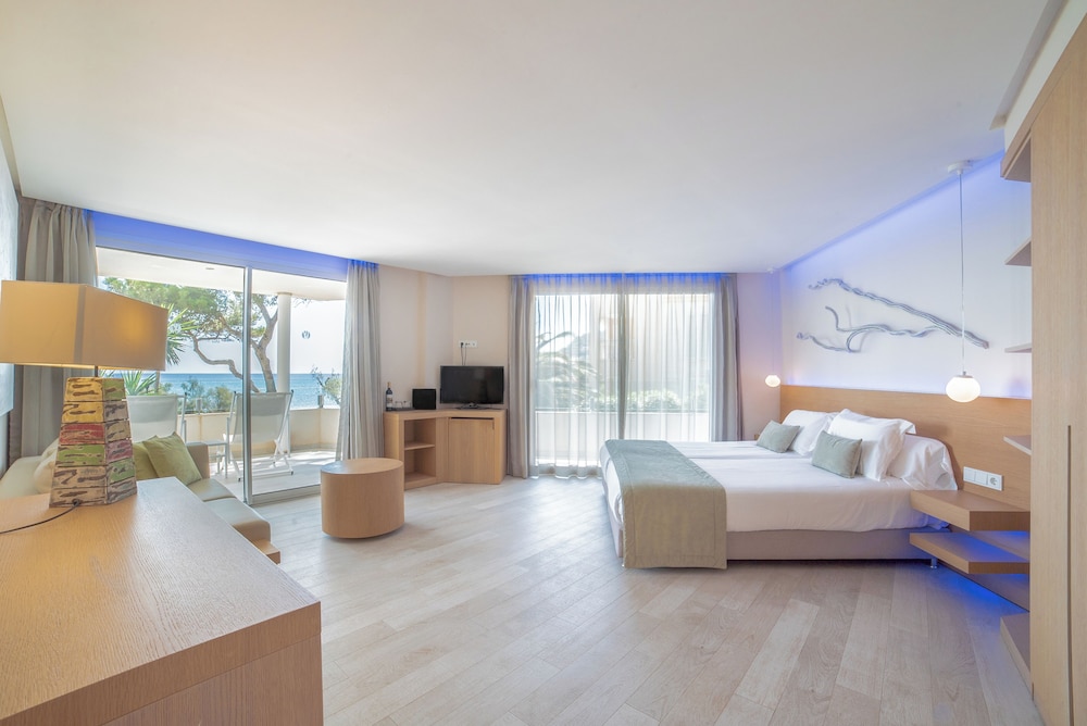 Melbeach Hotel & Spa - Adults Only — Hotel rooms in Canyamel, Balearic Islands