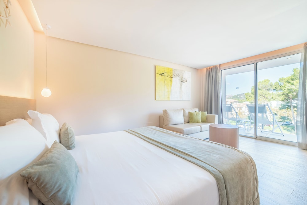 Melbeach Hotel & Spa - Adults Only — Hotel rooms in Canyamel, Balearic Islands