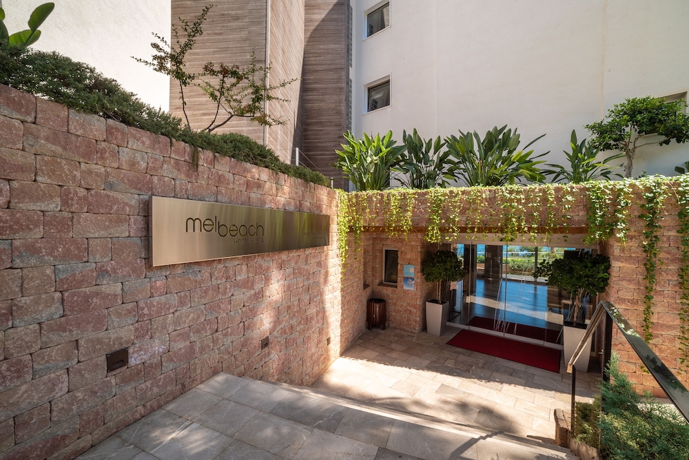 Melbeach Hotel & Spa - Adults Only — Hotel building in Canyamel, Balearic Islands