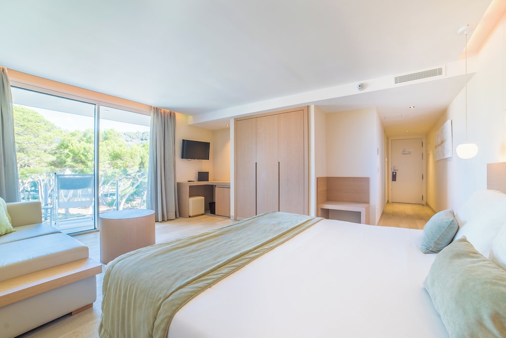Melbeach Hotel & Spa - Adults Only — Hotel rooms in Canyamel, Balearic Islands