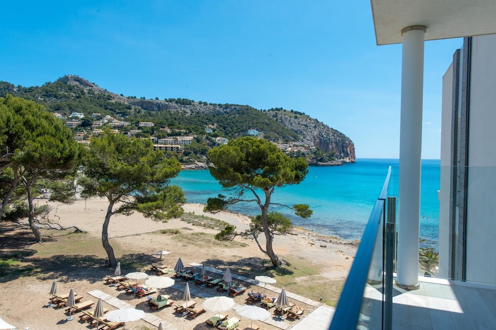 Melbeach Hotel & Spa - Adults Only — Beach in Canyamel, Balearic Islands