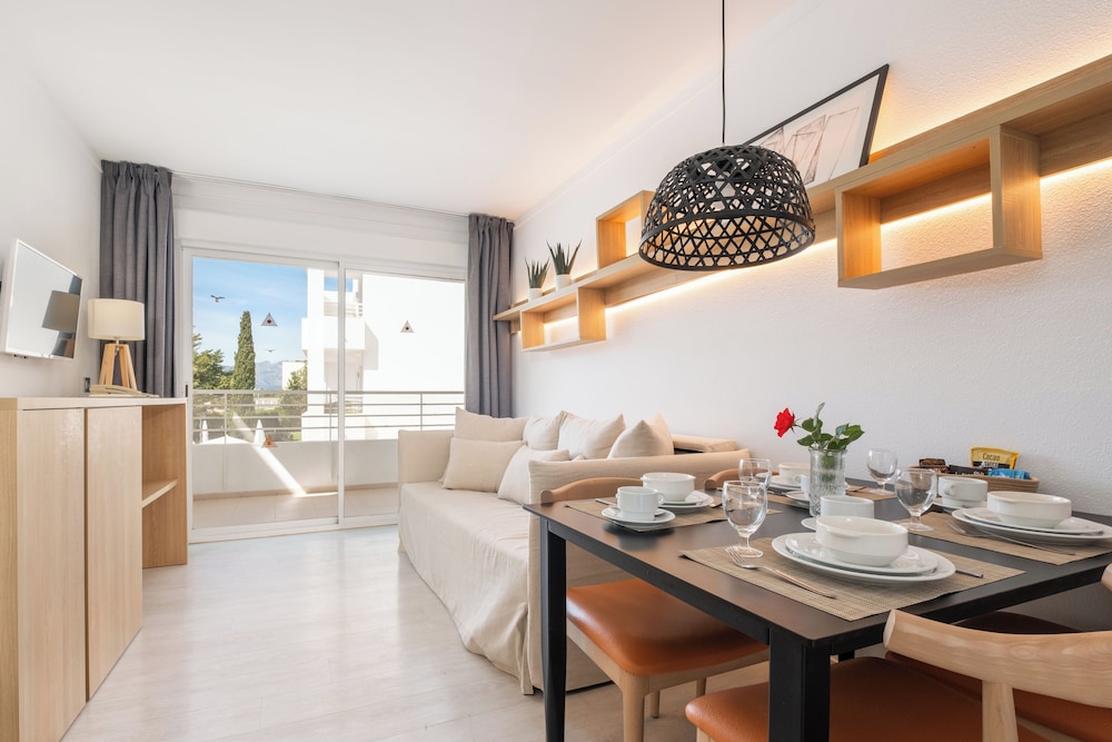 Apartamentos Duvabitat — Hotel rooms in Puerto Pollensa, Balearic Islands