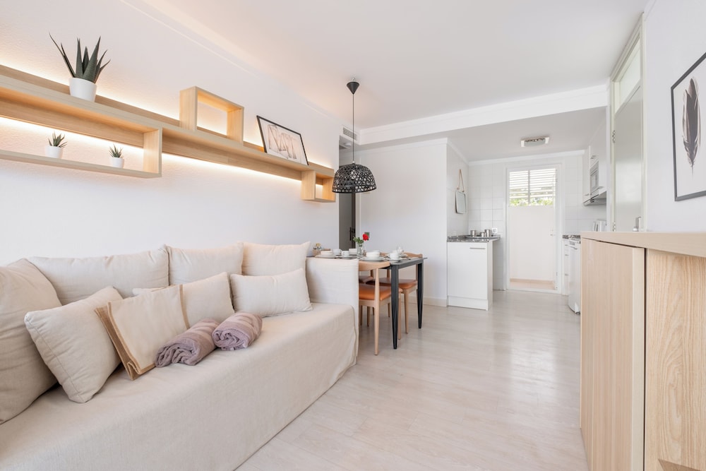 Apartamentos Duvabitat — Hotel rooms in Puerto Pollensa, Balearic Islands