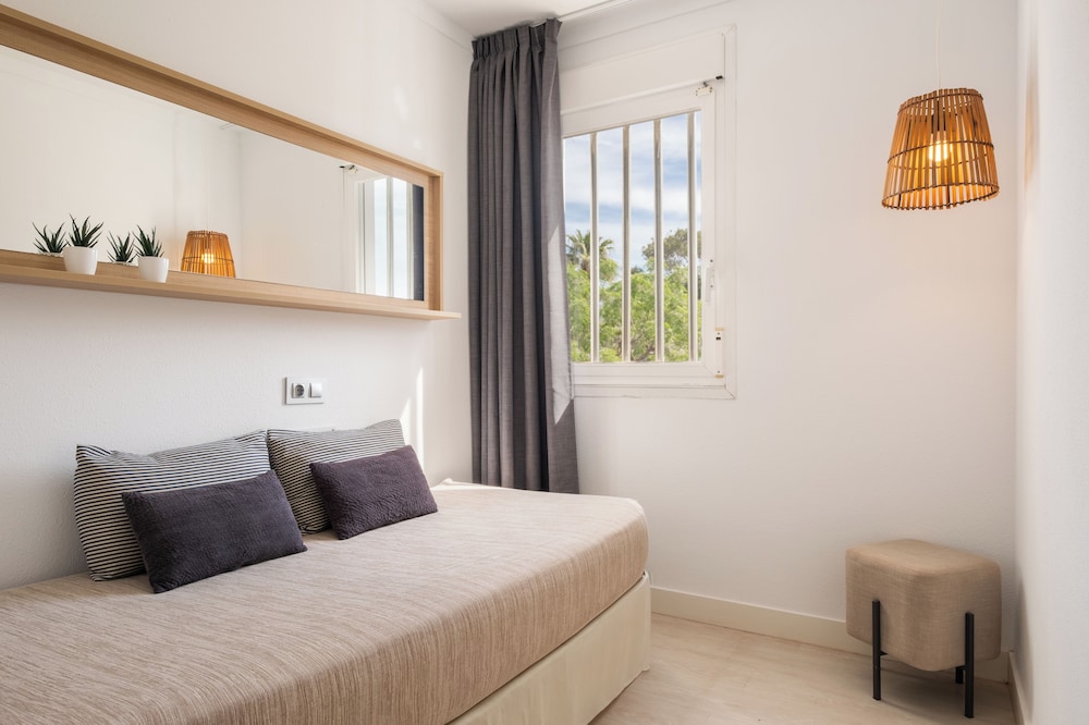 Apartamentos Duvabitat — Hotel rooms in Puerto Pollensa, Balearic Islands