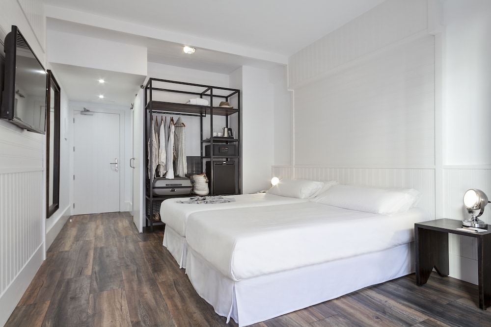 Hotel Delamar - Adults Only — Hotel rooms in Lloret de Mar, Catalonia