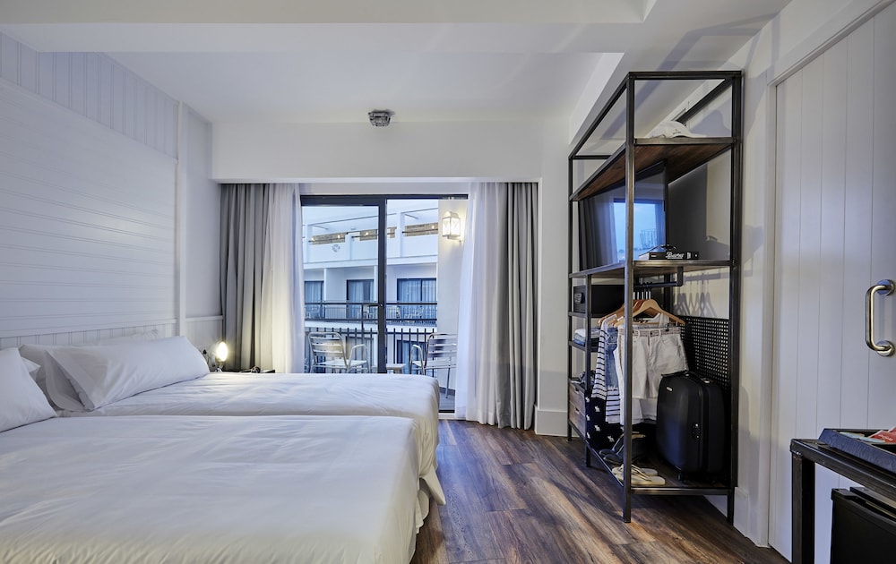 Hotel Delamar - Adults Only — Hotel rooms in Lloret de Mar, Catalonia