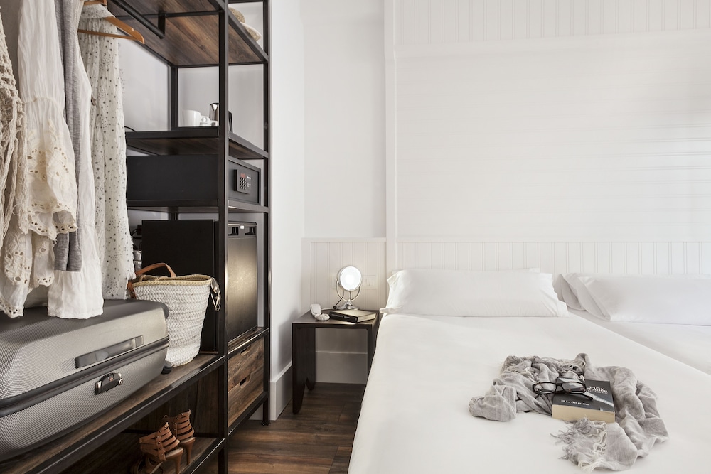 Hotel Delamar - Adults Only — Hotel rooms in Lloret de Mar, Catalonia