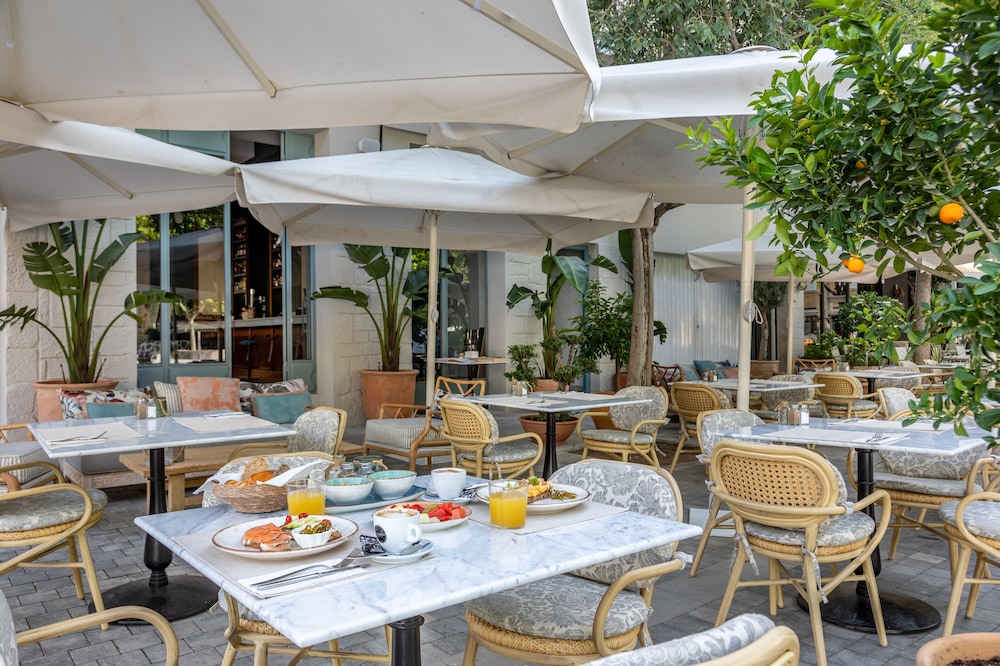Hoposa Cultural Boutique — Restaurant & bars in Puerto Pollensa, Balearic Islands