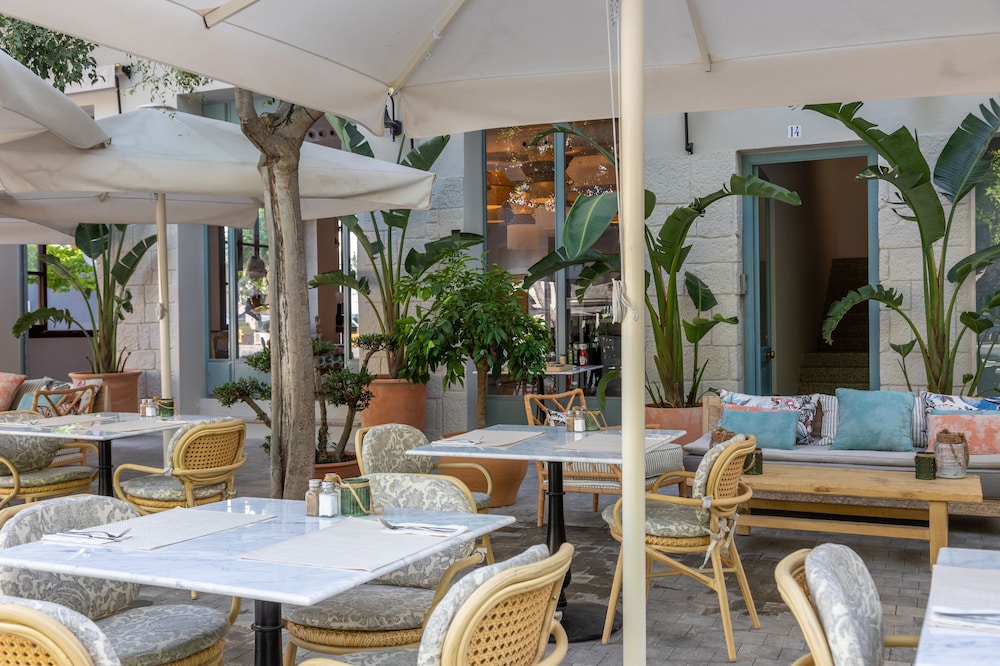 Hoposa Cultural Boutique — Restaurant & bars in Puerto Pollensa, Balearic Islands