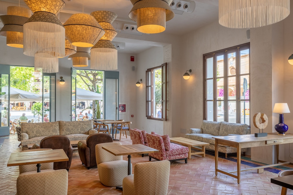 Hoposa Cultural Boutique — Restaurant & bars in Puerto Pollensa, Balearic Islands