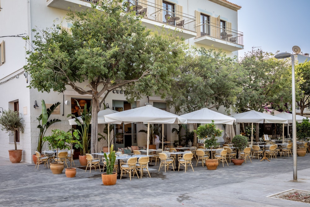 Hoposa Cultural Boutique — Restaurant & bars in Puerto Pollensa, Balearic Islands