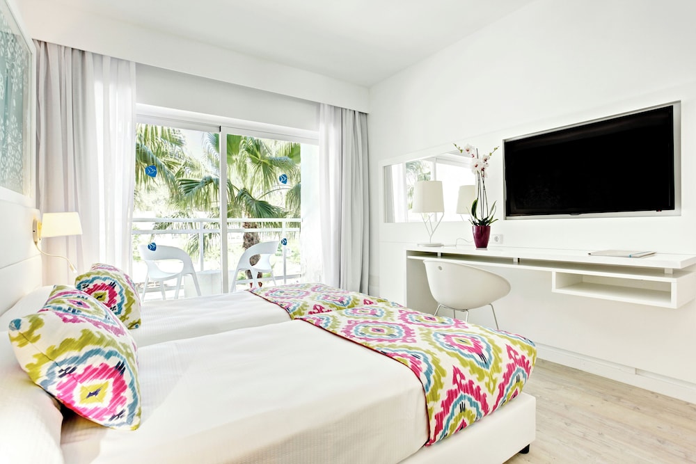 Grupotel Ibiza Beach Resort - Adults Only — Hotel rooms in Portinatx, Balearic Islands