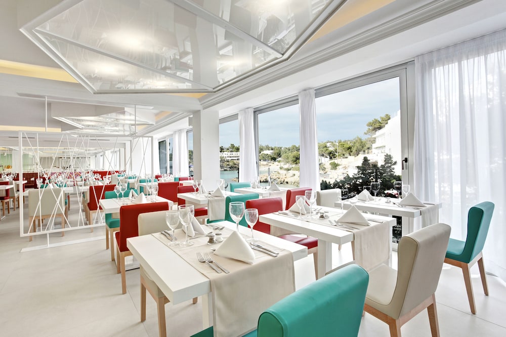 Grupotel Ibiza Beach Resort - Adults Only — Restaurant & bars in Portinatx, Balearic Islands