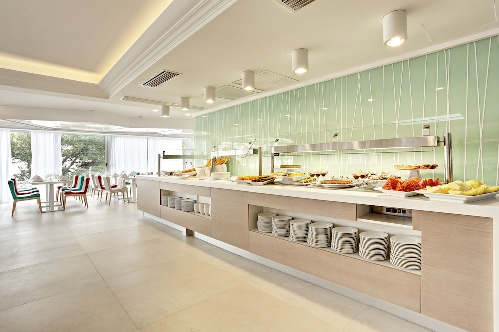 Grupotel Ibiza Beach Resort - Adults Only — Restaurant & bars in Portinatx, Balearic Islands
