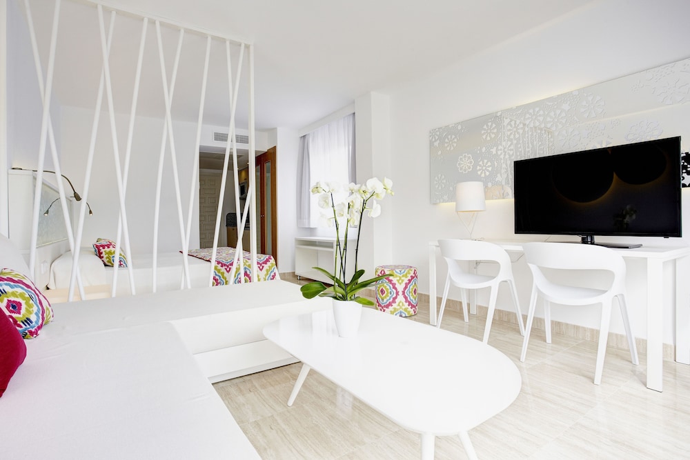 Grupotel Ibiza Beach Resort - Adults Only — Hotel rooms in Portinatx, Balearic Islands